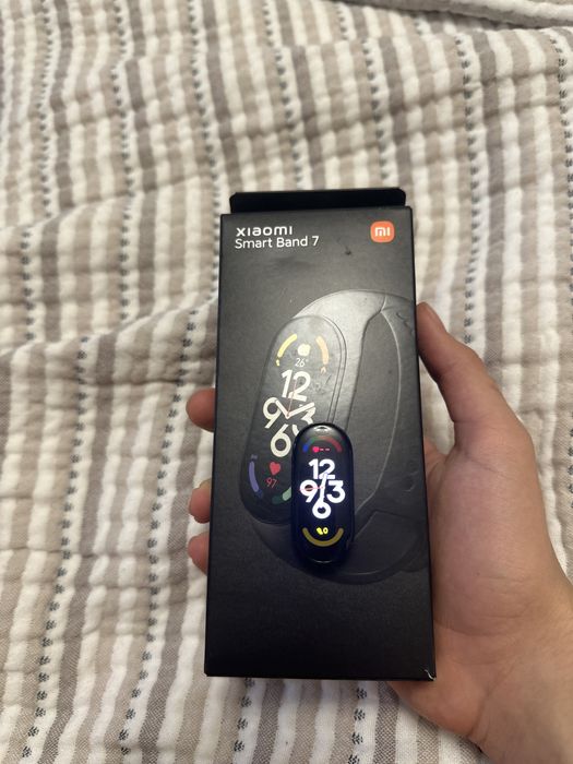 Продам часы mi band 7 оригинал в хорошем состояние