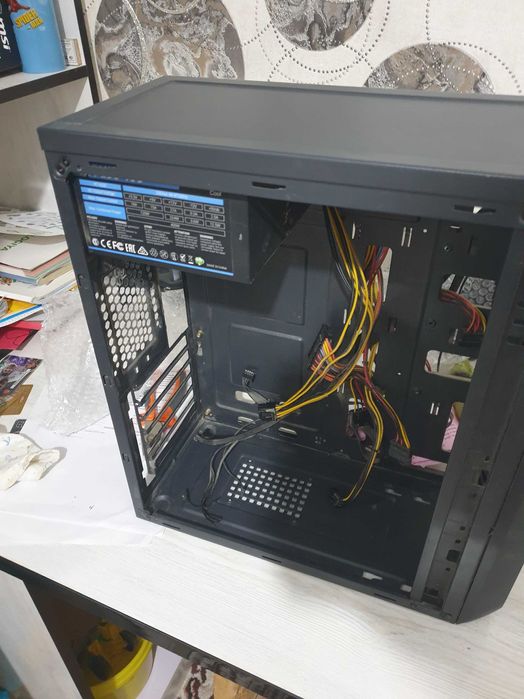 Keys sotiladi blok pitaniyasi 400 W bilan birga