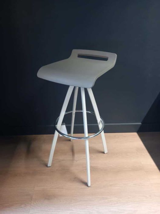 Scaun de bar cu picioare metalice 1 bc gri, 1 bc negru