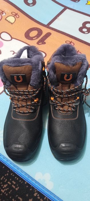 Продам обувь зимнюю