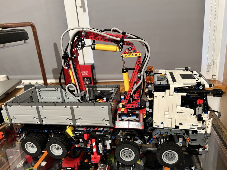 LEGO® Technic Mercedes-Benz Arocs  42043