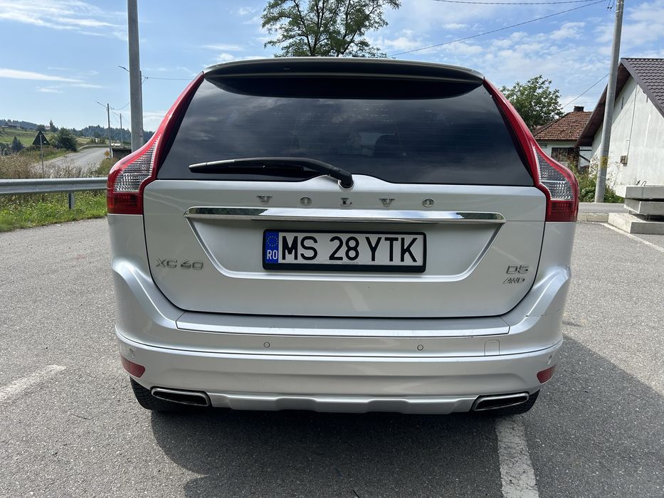 VOLVO XC60 AWD ocean racing