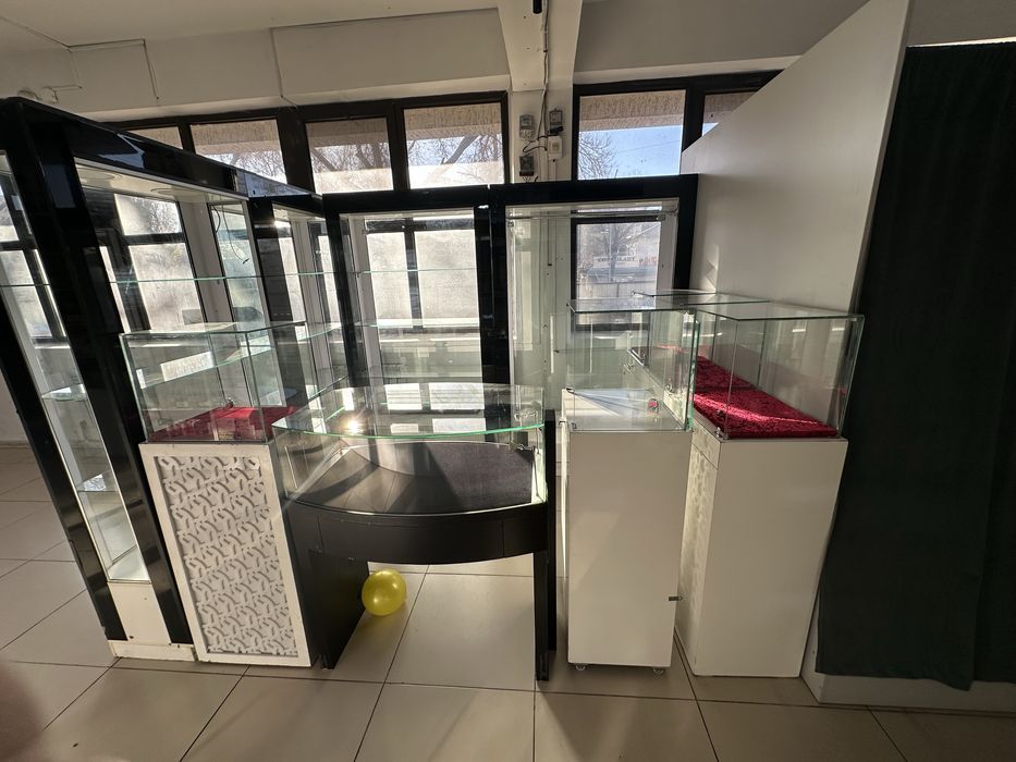 Срочно прадаются витрины