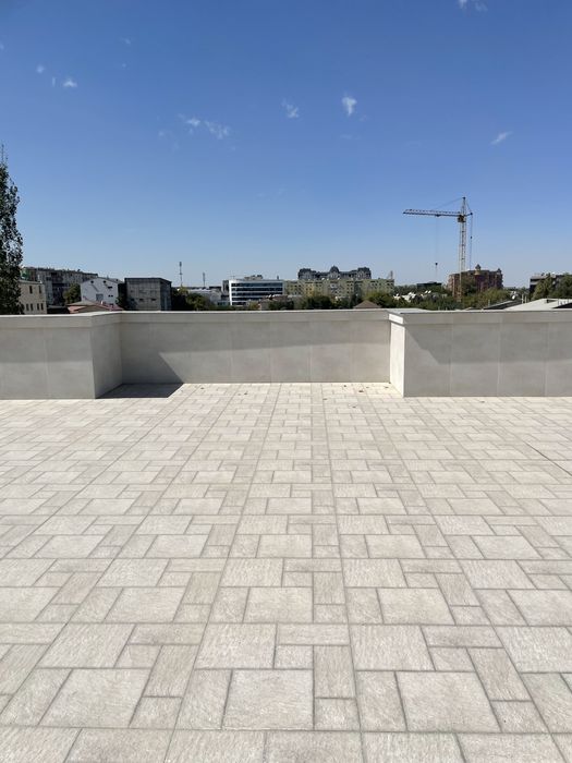 Продается в Юнусабадском р-не (за Хокимиатом) 3-уров.евродом на 3 сот.