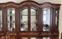 Продам массивный сервант из натурального дерева