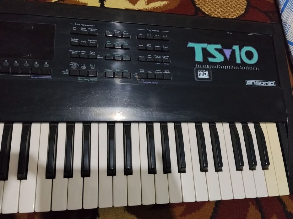Ensoniq ts 10sotilad holati toza