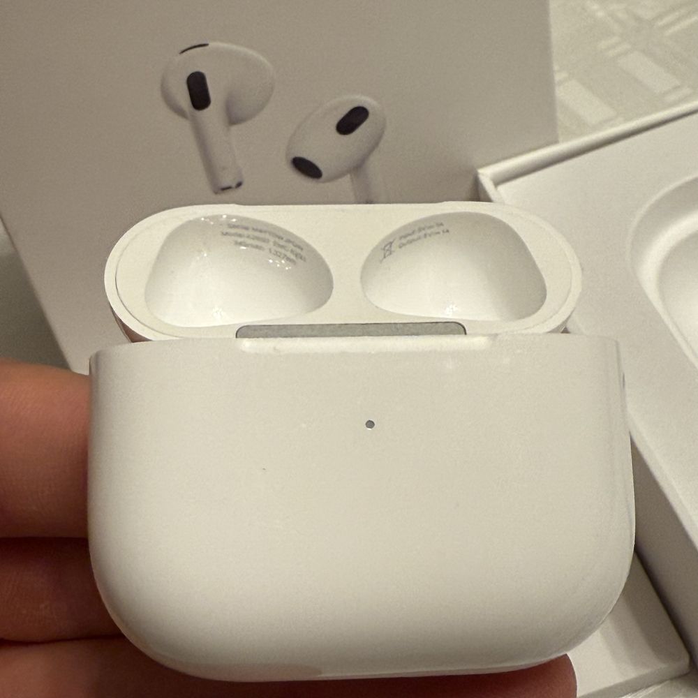 AirPods 3 почти новый