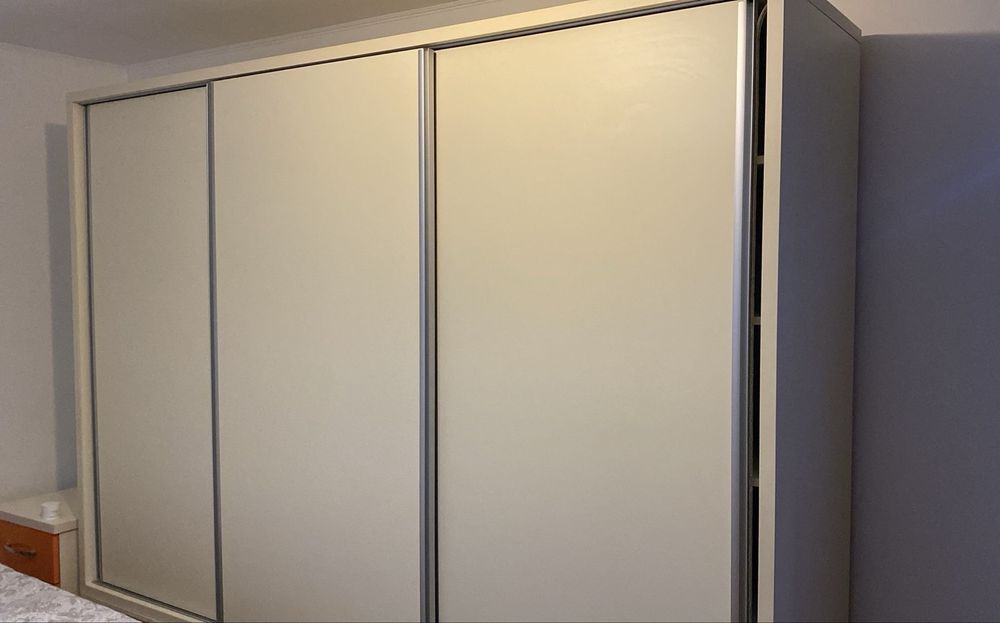 Mobila dormitor complet din MDF – stare excelenta, foarte rezistent