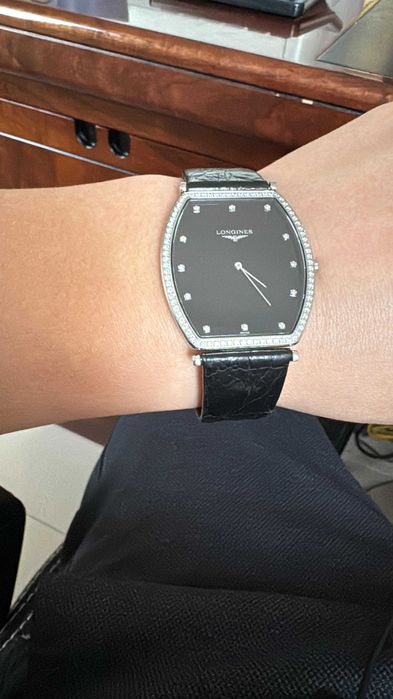 Продам бриллиантовые Швейцарские часы мужской