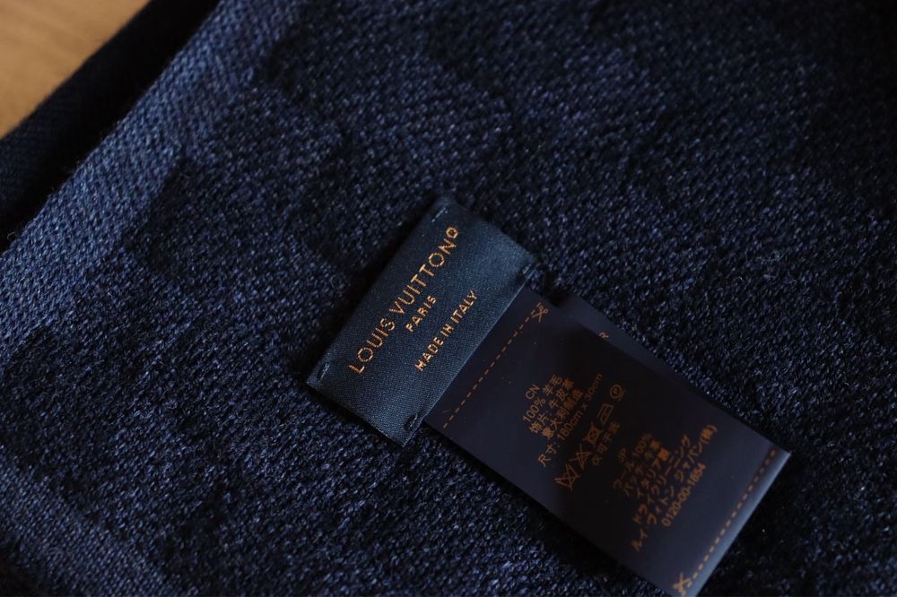 Шарф от бренда LOUIS VUITTON