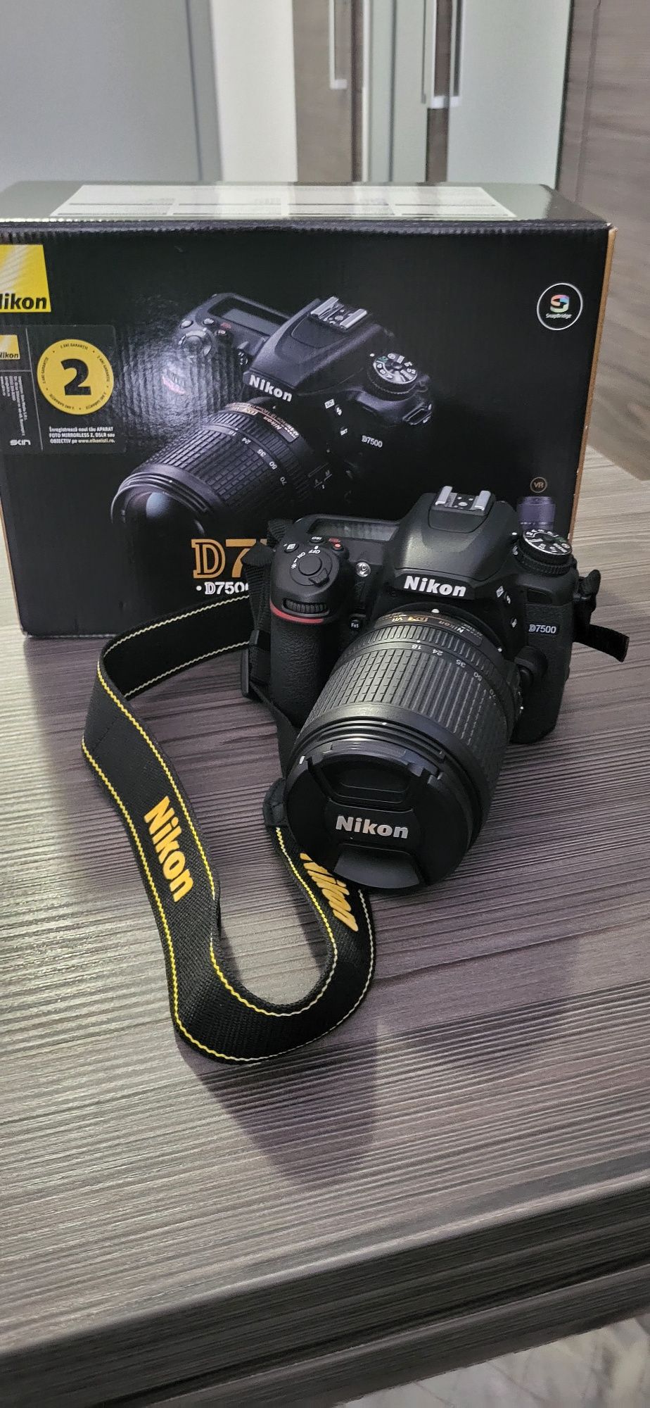 Kit Nikon D7500 + obiectiv Nikkon 18-140 mm + Card SD 128 Gb