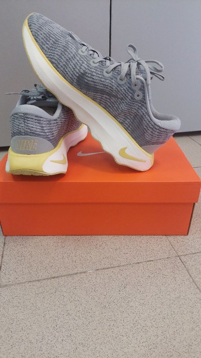 Маратонки Nike Motiva