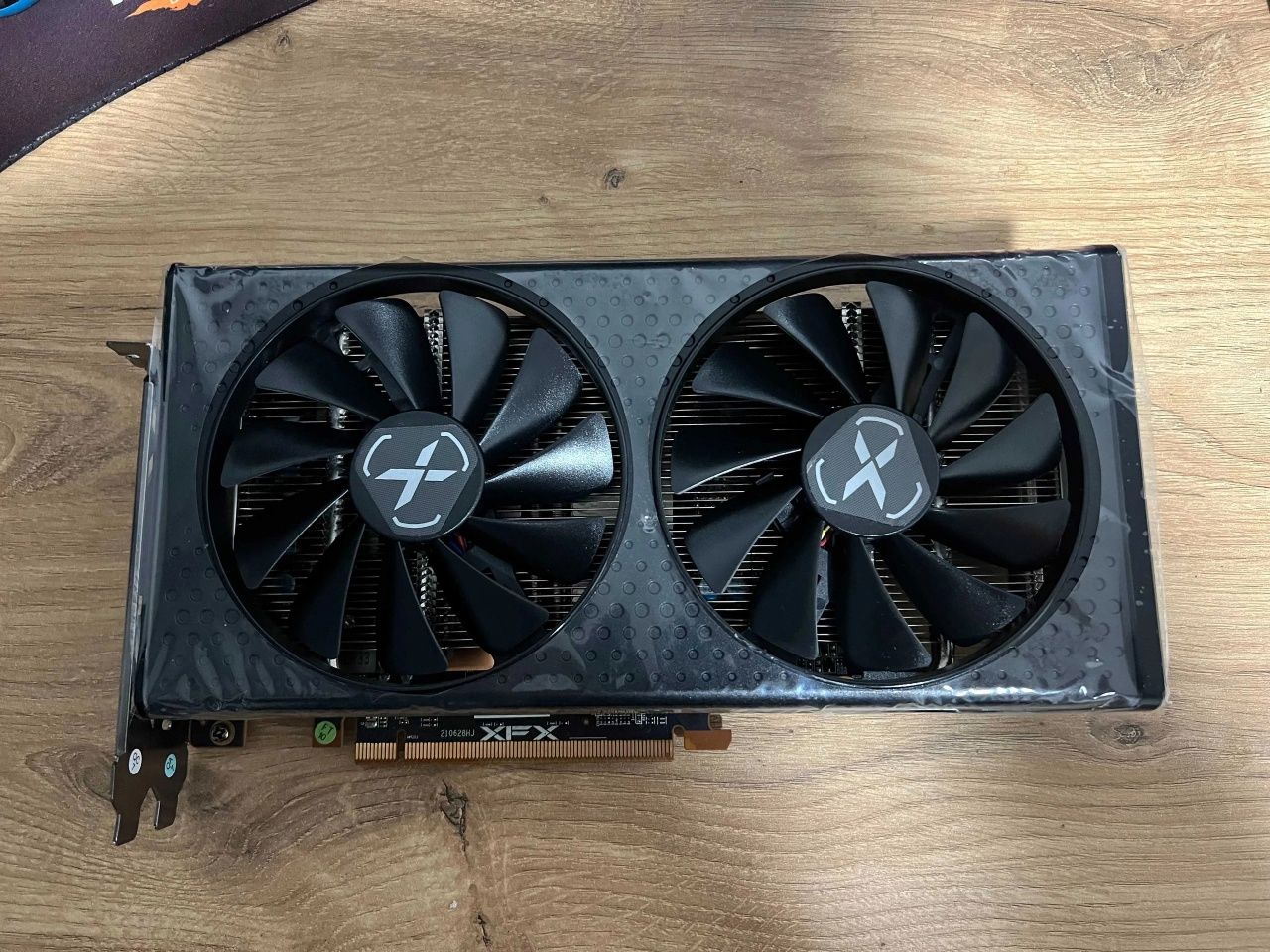 Продам видеокарту amd 6600 xfx 8gb