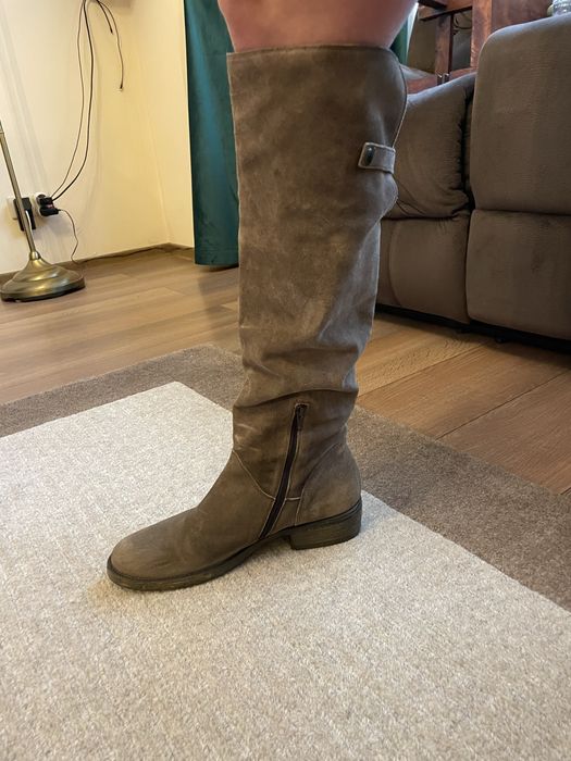 Cizme lungi piele intoarsa.