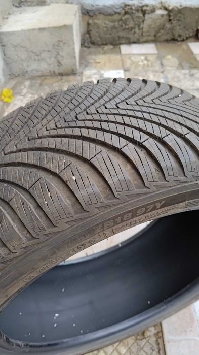 Гуми 245/40r18 KUMHO всесезонни 4924дот