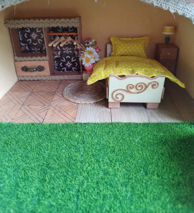 Дървена къща за кукли