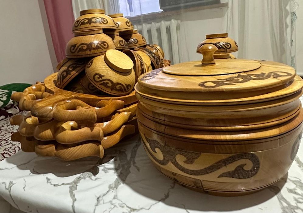 Астау - 3, кесе - 24, ожау - 1,  бас табақ - 1