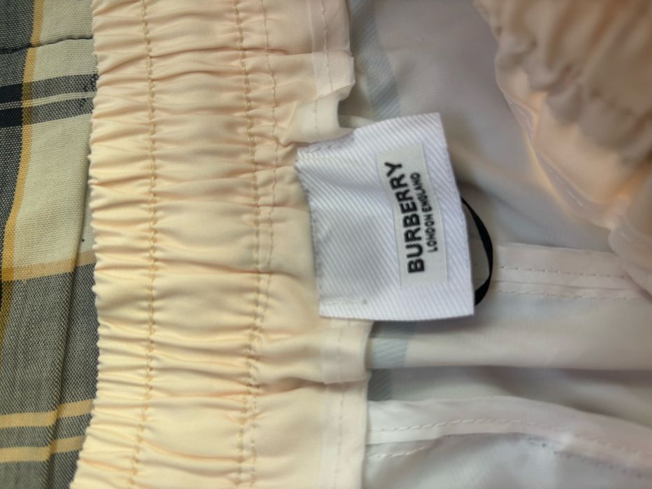 Burberry shorts | Къси панталони
