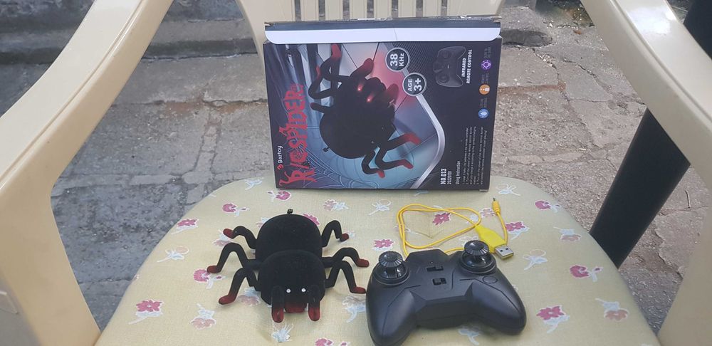 Играчка паяк с дистанционно управление