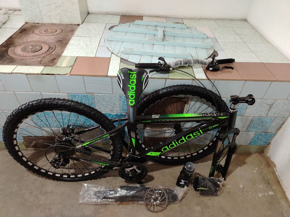 Yangi velosiped skarosnoy haydalmagan.