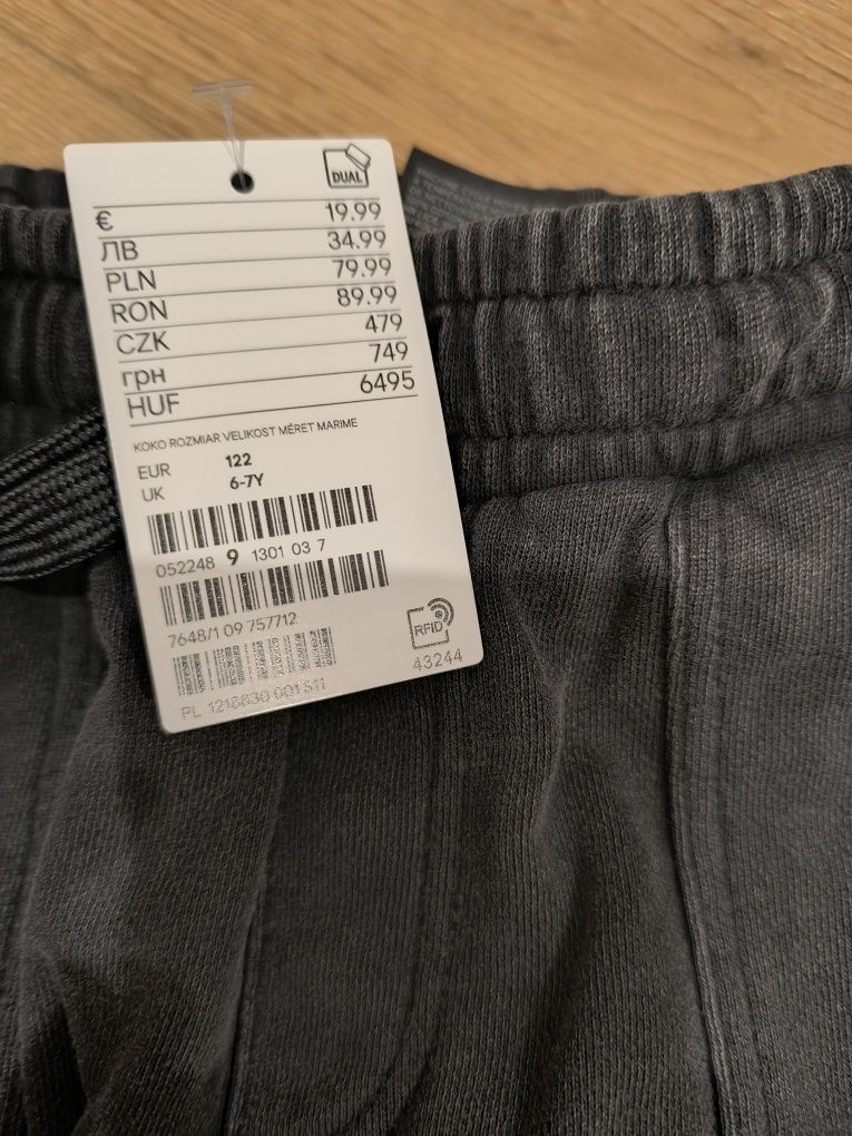 Compleu H & M la jumătate de preț