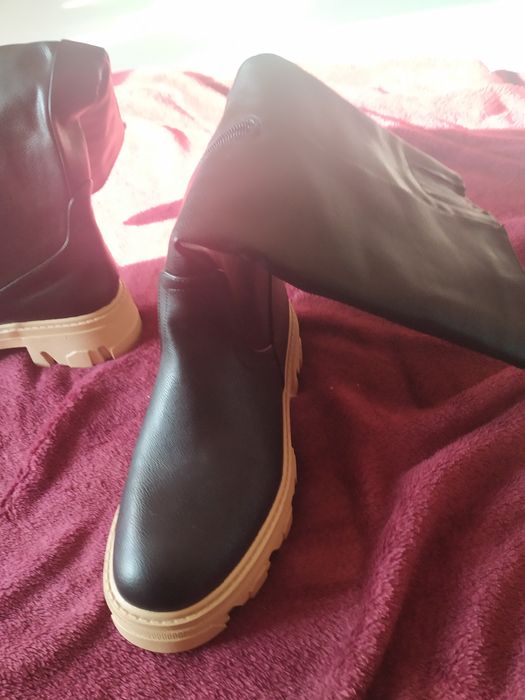 Vând cizme de dama lungi mărimea 40