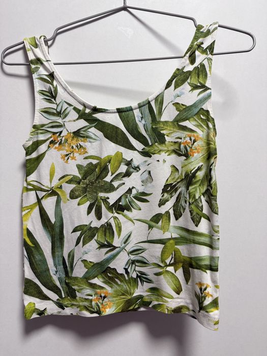 4 атрактивни потници и тениски