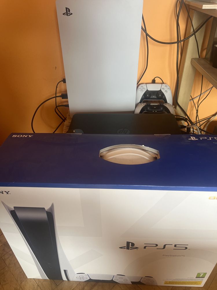 PlayStation 5,два джойстика+две игри.