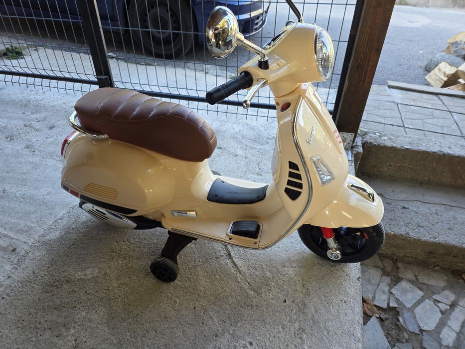 Електрически скутер за деца Vespa