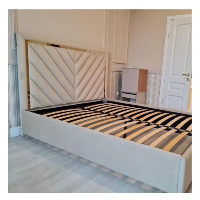 Кровать с матрасом