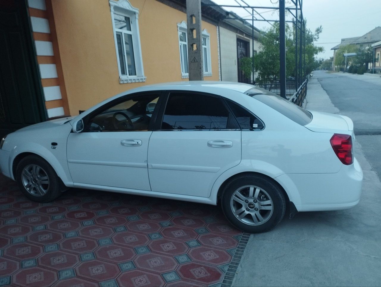 Lacetti sotiladi