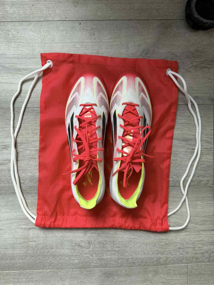 Футболни обувки adidas