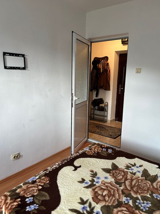 Închiriez apartament cu o cameră
