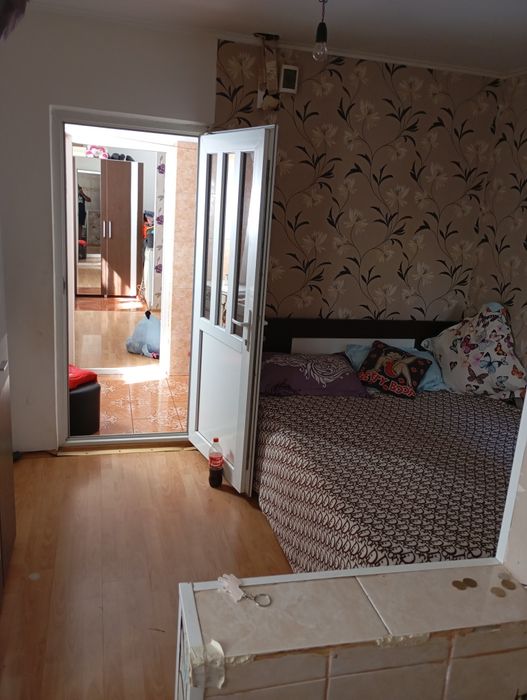 Vând garoniere douo cu hol intr ele sector 5 Zăbrăuțului Nr 5