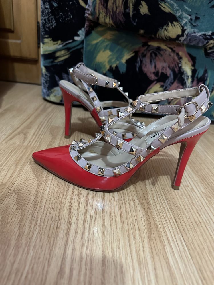 Pantofi Valentino rosii