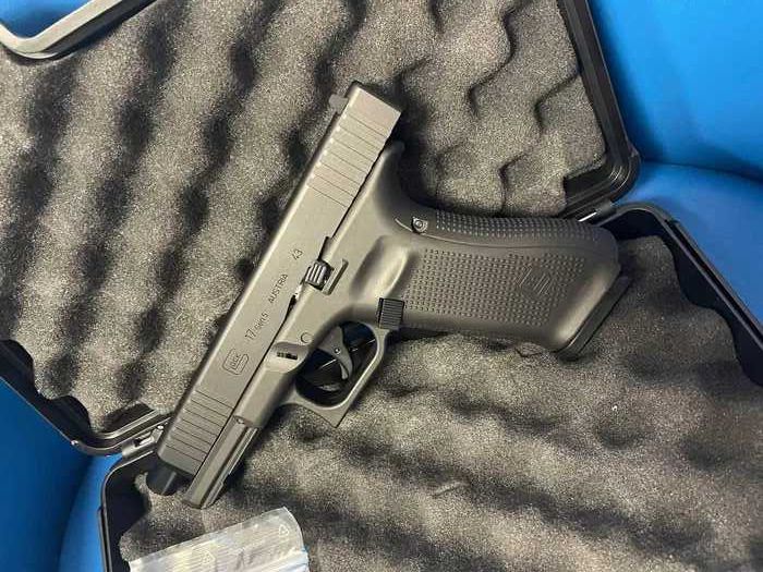 Pistol Airsoft Glok 17 Gen 5 Modificat 22jouli Co2 Semi AutoAparare