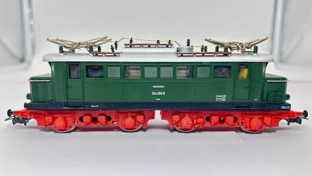Locomotiva electrica BR244 marca Piko scara ho