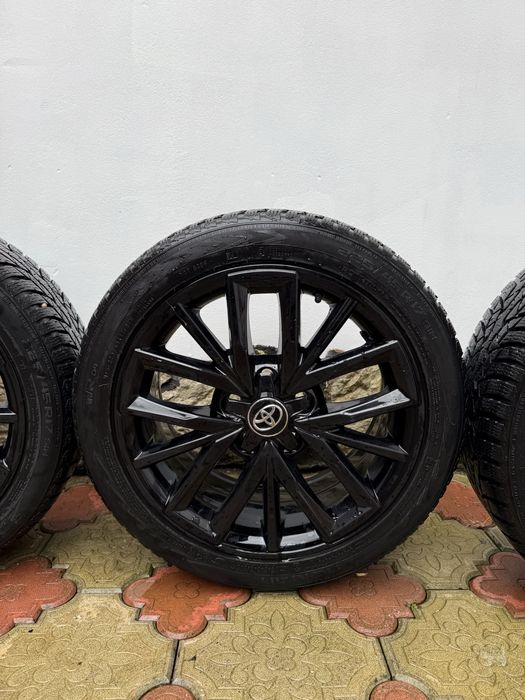 Jante Toyota cu anvelope de iarna Nokian R17