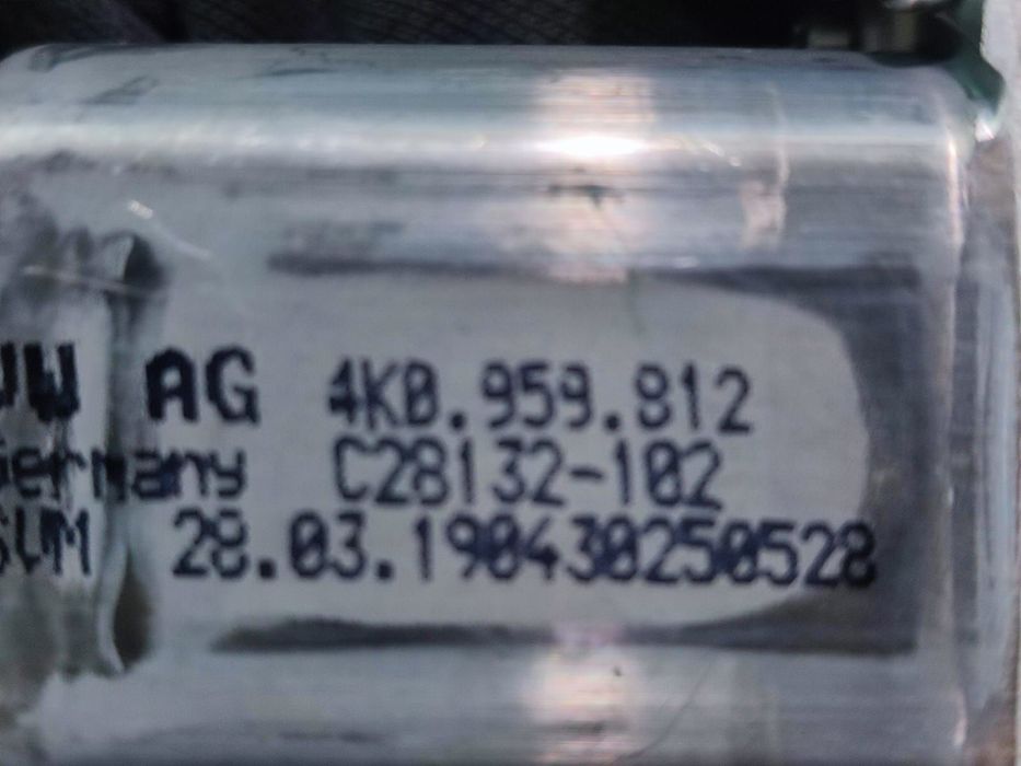 Motoras macara  dreapta  spate 4K0959812 Audi A6 C8 [2018 - 2020] 2.0