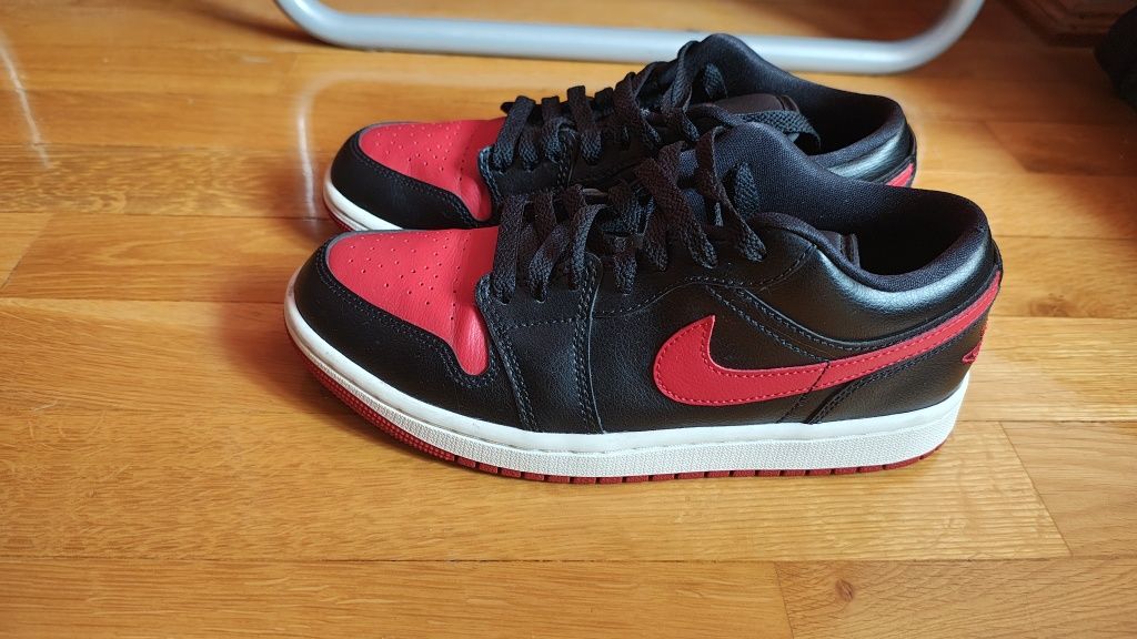 Jordan 1 low red and black mărimea 38 copii