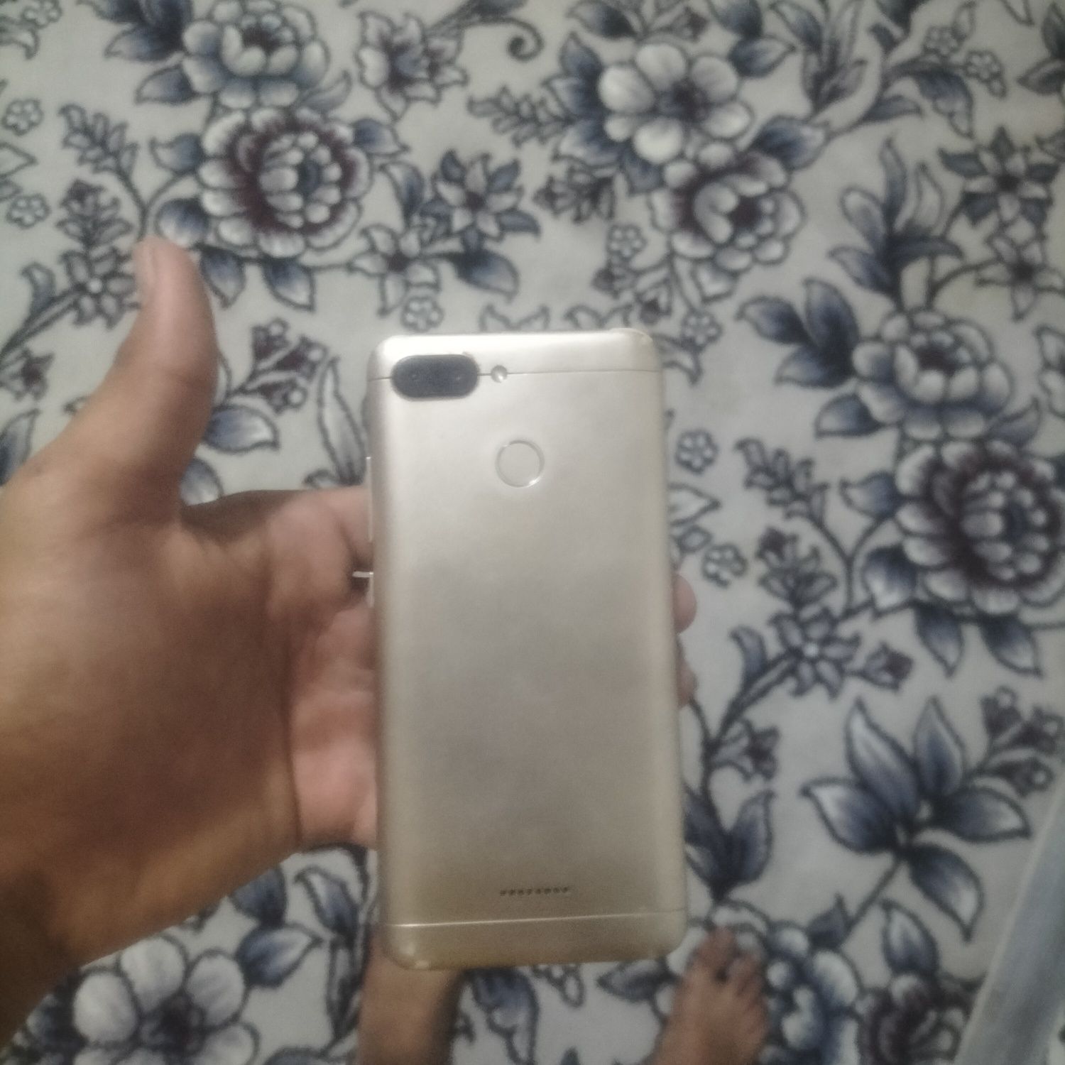 Redmi 6 yaxshi holatda