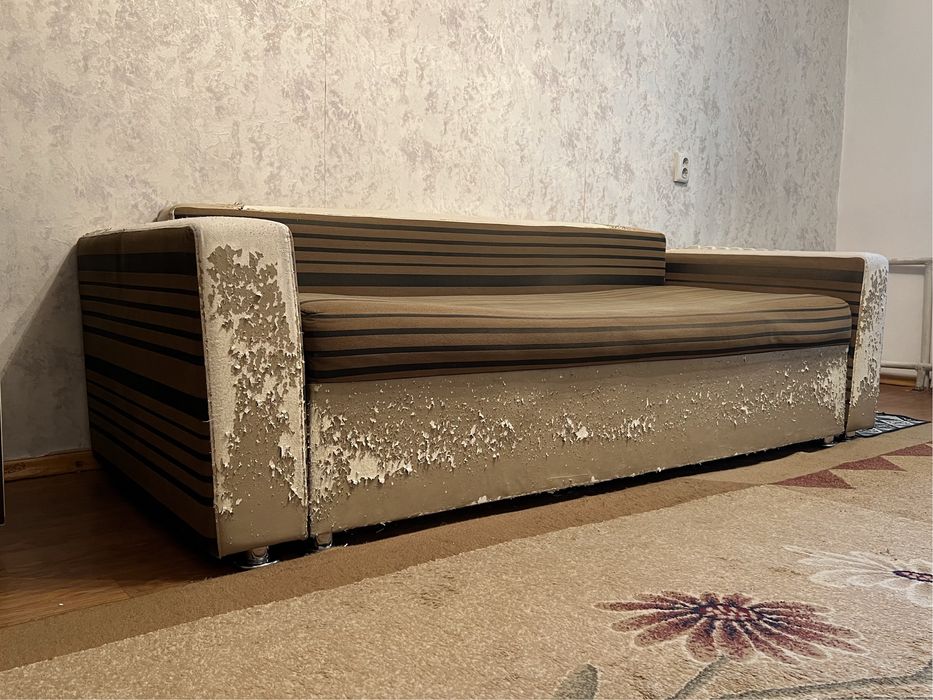 Отдам диван типа тахта