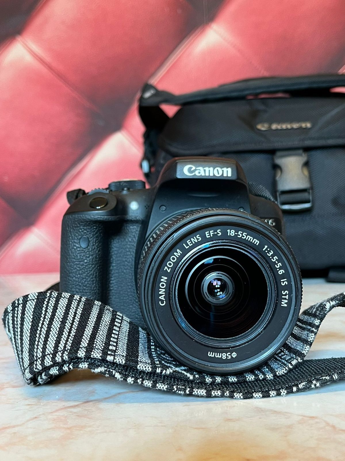 Aparat foto DSLR Canon EOS 750d