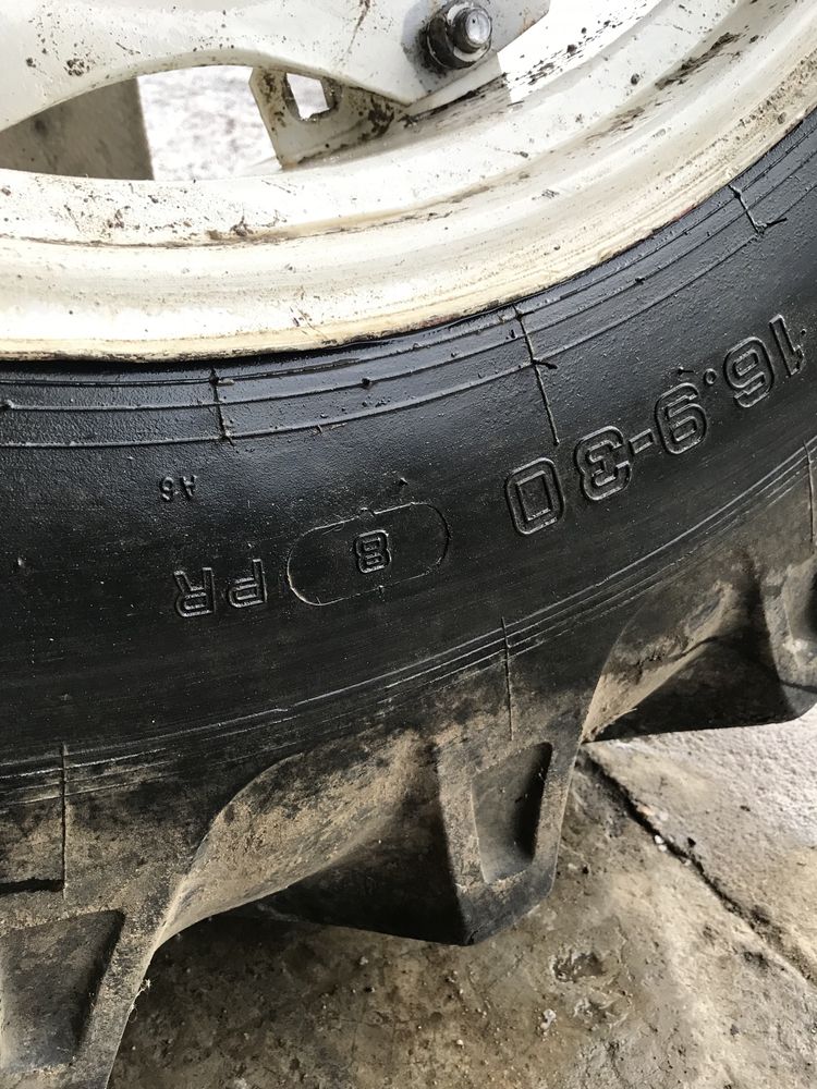 Vand jante cu cauciucuri ptr tractor