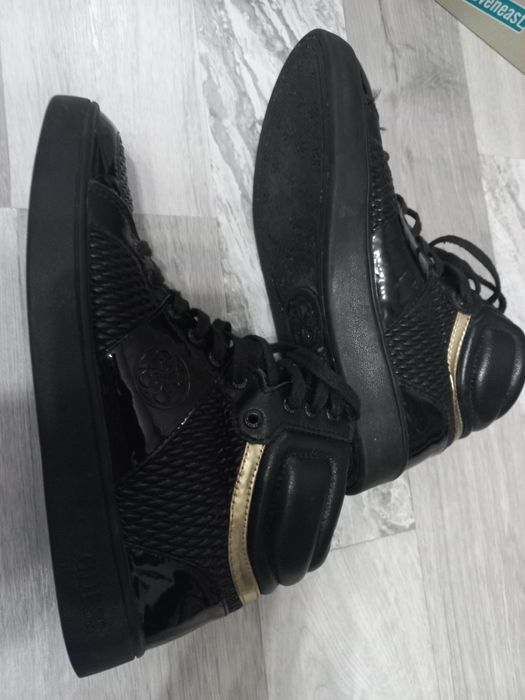 Adidasi Dama diferite marci.