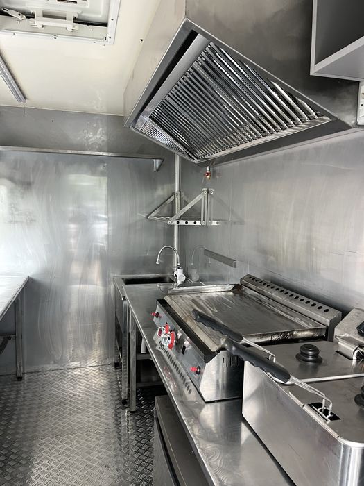 Rulota comerciala Fast Food / Food Truck de inchiriat