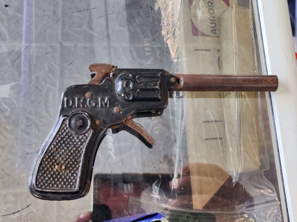 Ламаринена играчка детски пистолет