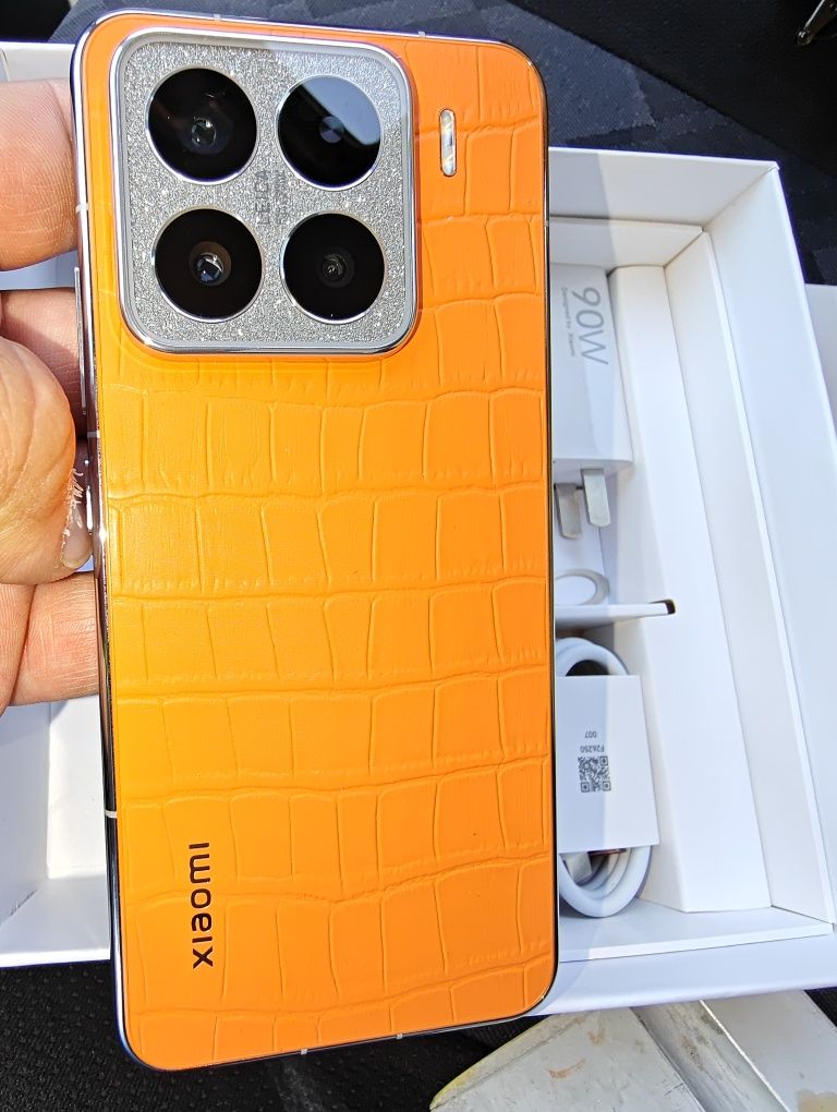 Чисто нов Xiaomi 15 Diamond Limited Edition 16Ram /1T BGГлобална верси