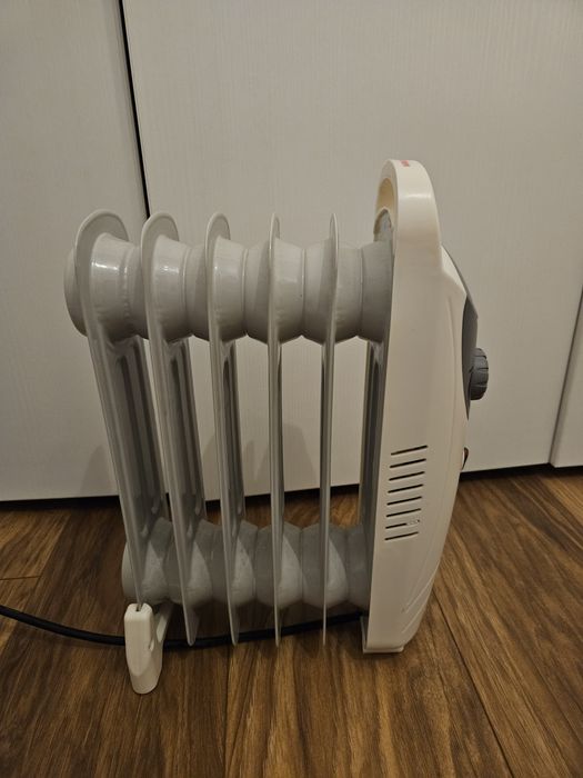 Vând calorifer electric 6 elemenți