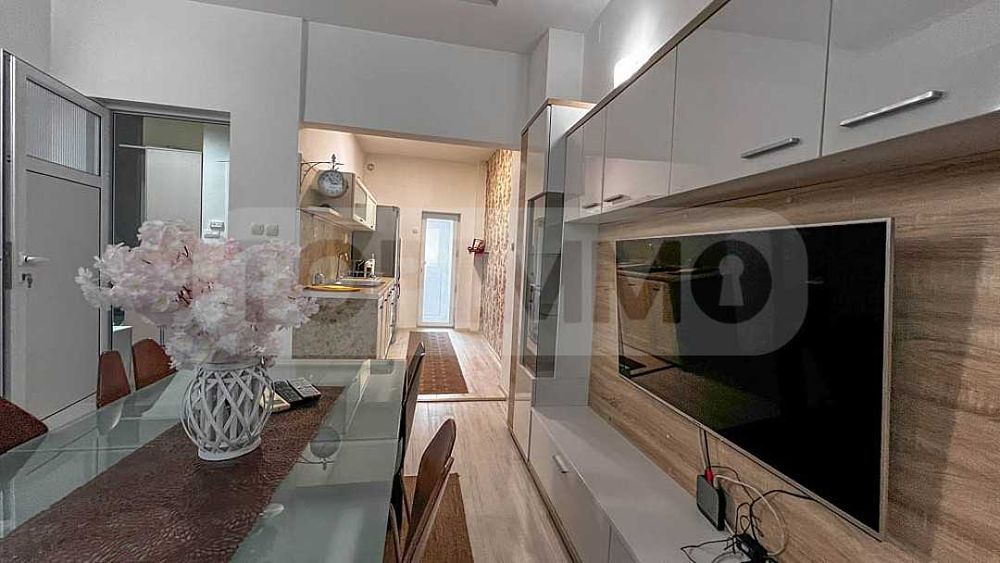 Бизнес имот в сграда паметник на културата в квартал Таляна